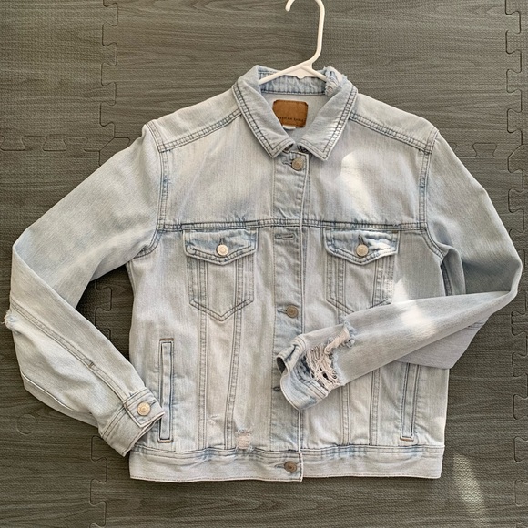 AMERICAN EAGLE DENIM JACKET IN MEDIUM WORN A COUPLE OF TIMES IN GREAT CONDITION - Picture 2 of 4